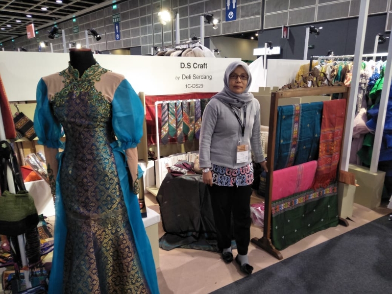 Iwa Raki Tenun, Dengan Inovasi Kembangkan Bisnis